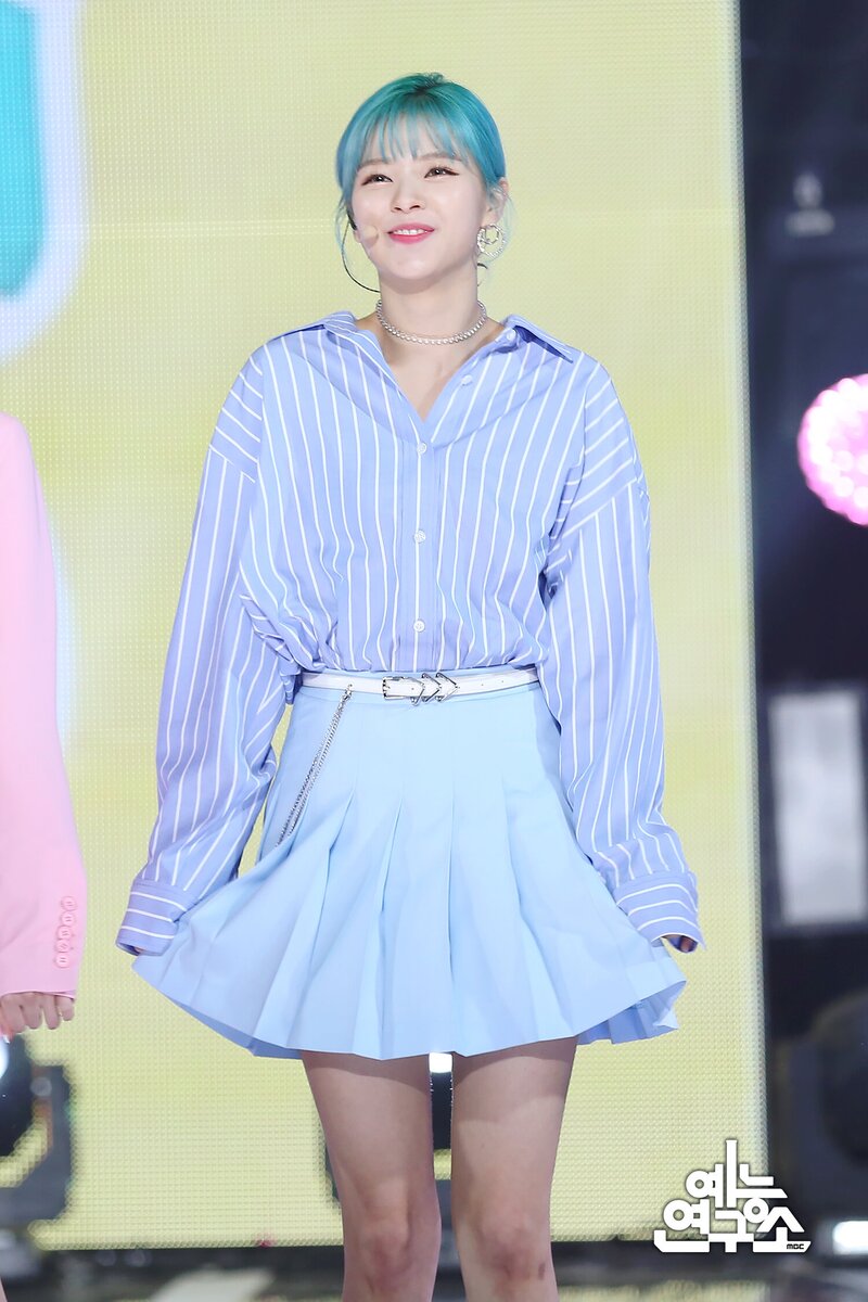 180428 TWICE Jeongyeon - 'What is Love?' at Music Core documents 1
