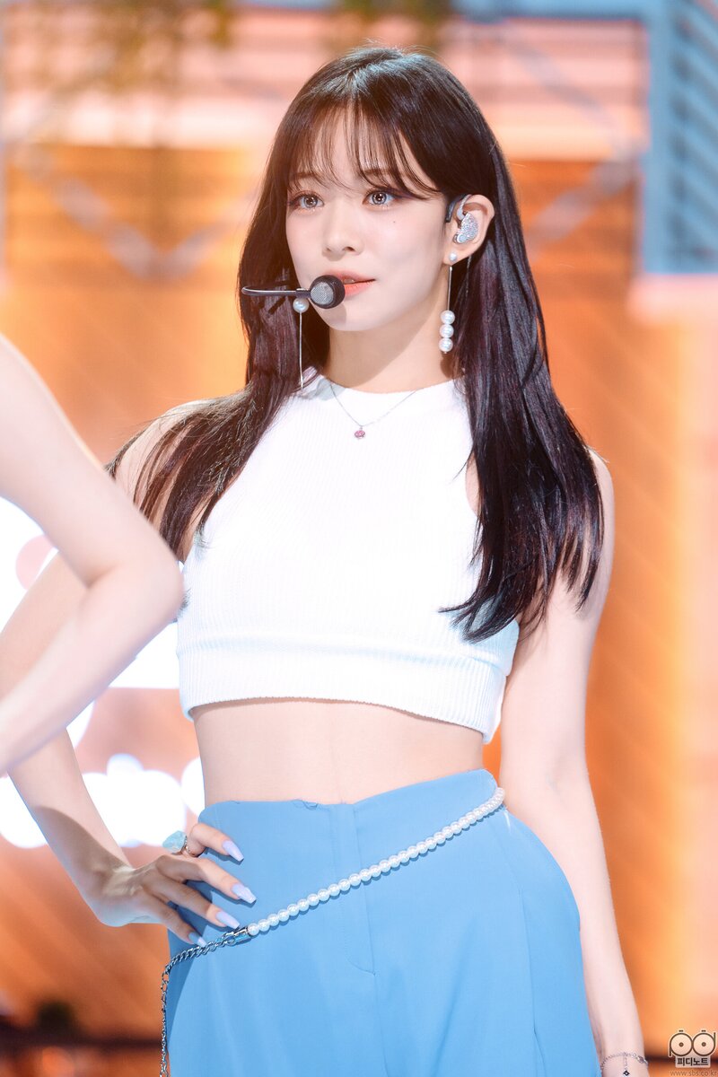 220703 fromis_9 Chaeyoung - 'Stay This Way' at Inkigayo documents 1