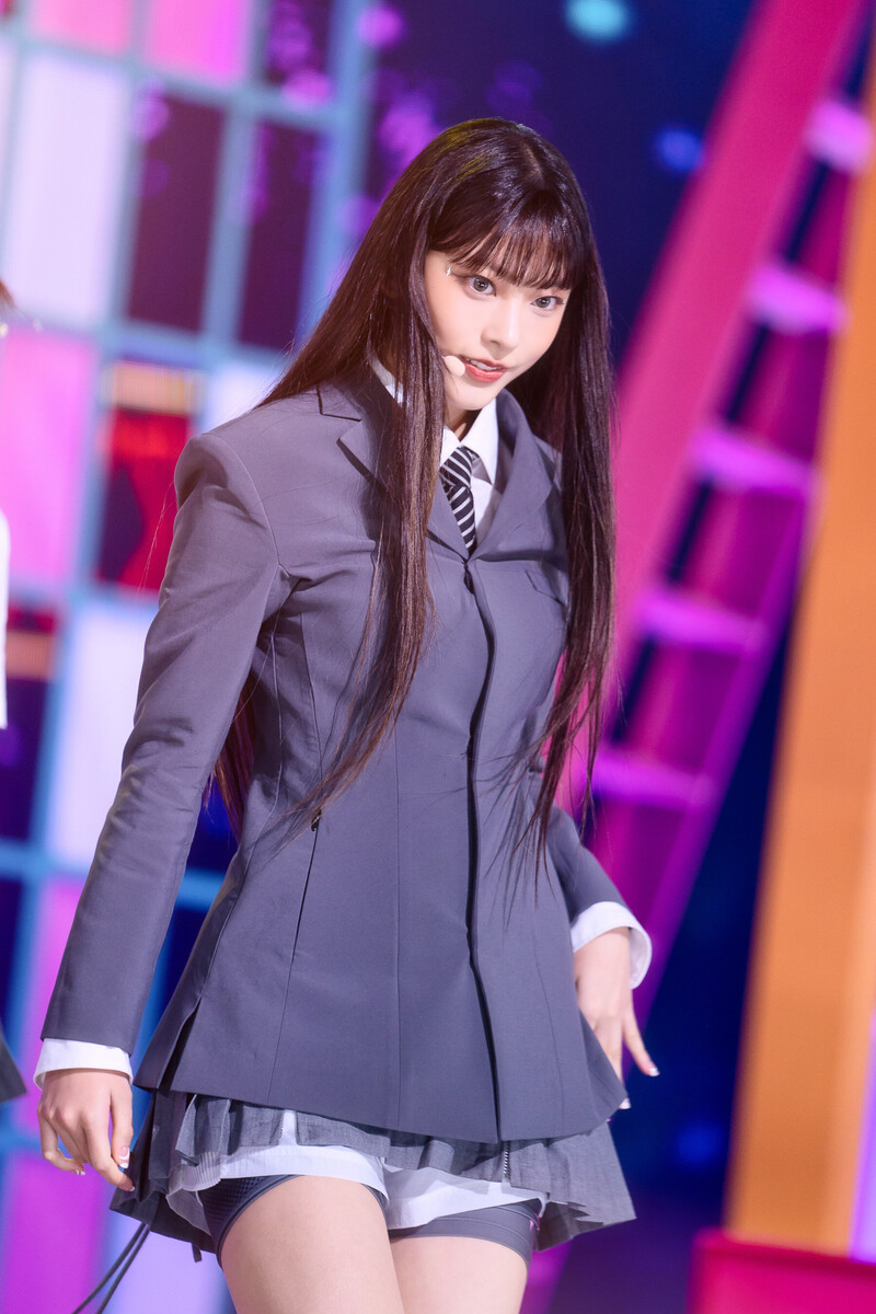 220807 NewJeans Haerin 'Cookie' at Inkigayo documents 1