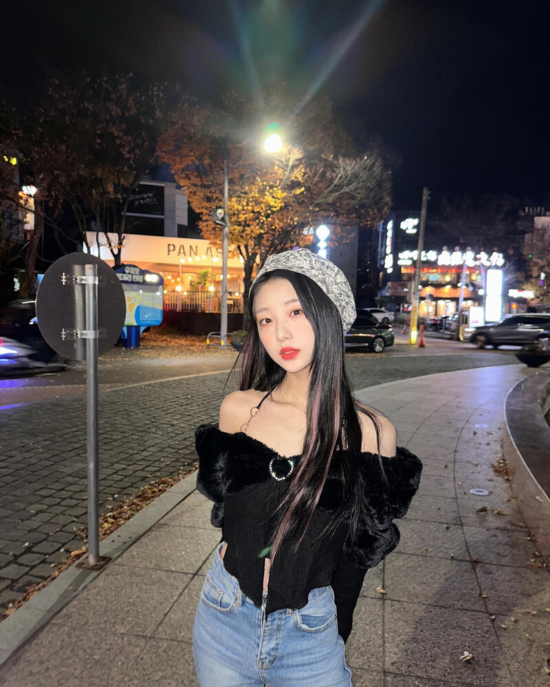 230331 Yeojin Instagram Update documents 9