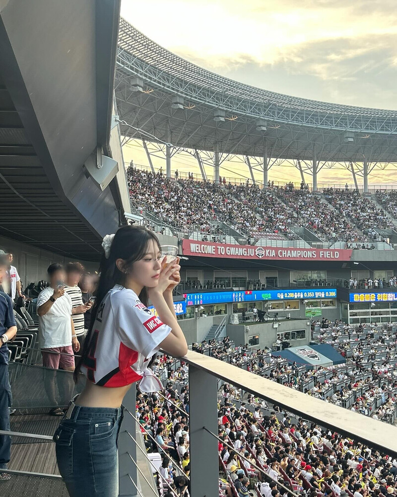 240807 fromis_9 Jiheon Instagram Update documents 9