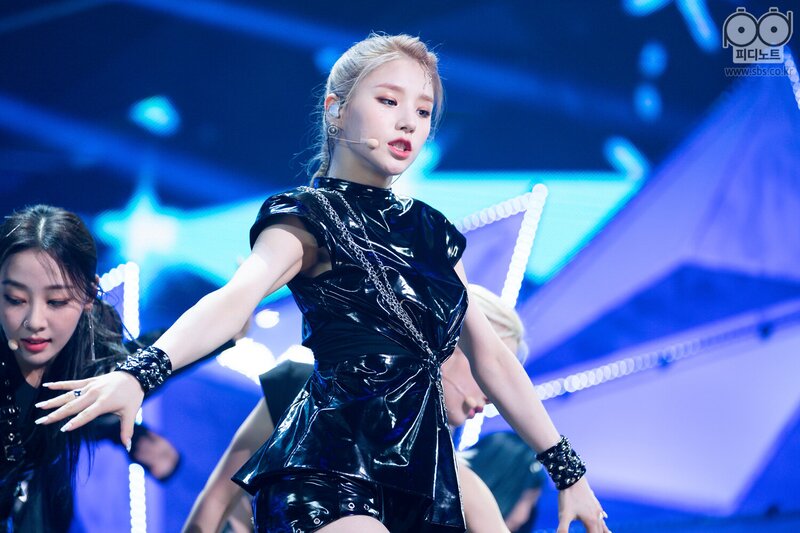 210704 LOONA - PTT(Paint The Town) at Inkigayo documents 5