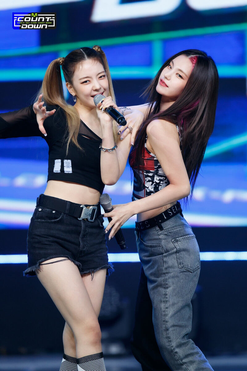 211014 ITZY - No. 1 Encore Stage at M Countdown documents 3