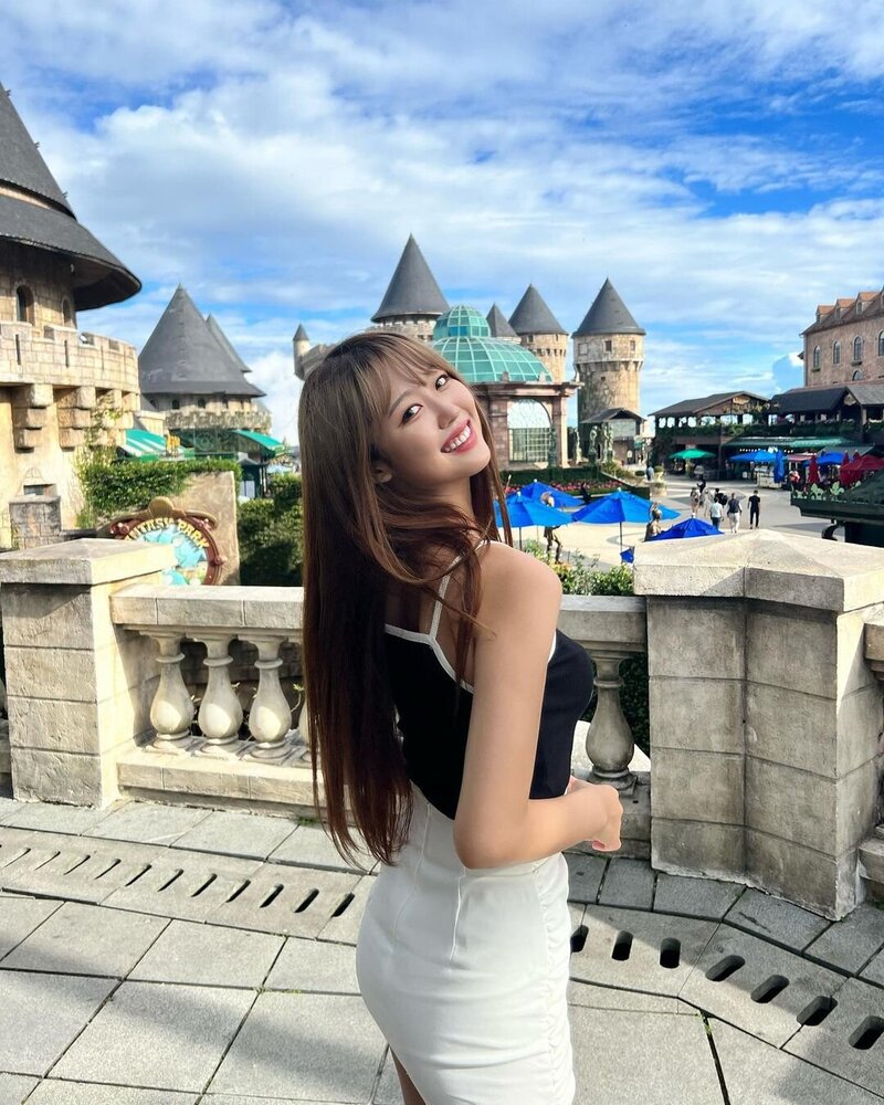 220901 Rockit Girl Han Leeseul Instagram Update documents 3