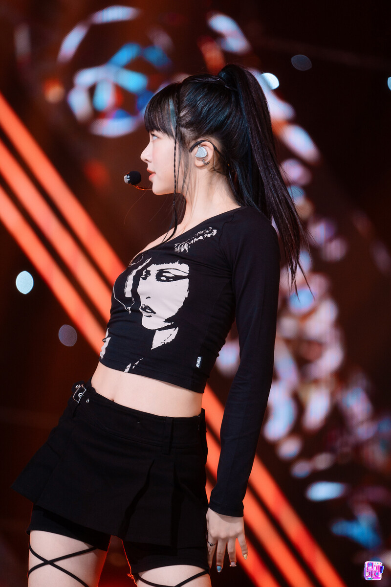 221106 LE SSERAFIM Eunchae - 'ANTIFRAGILE' at Inkigayo documents 5