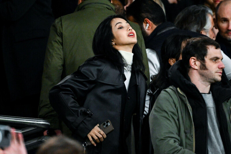 231128 - LISA at PSG vs. Newcastle United FC UEFA Champions League Match in Paris documents 3