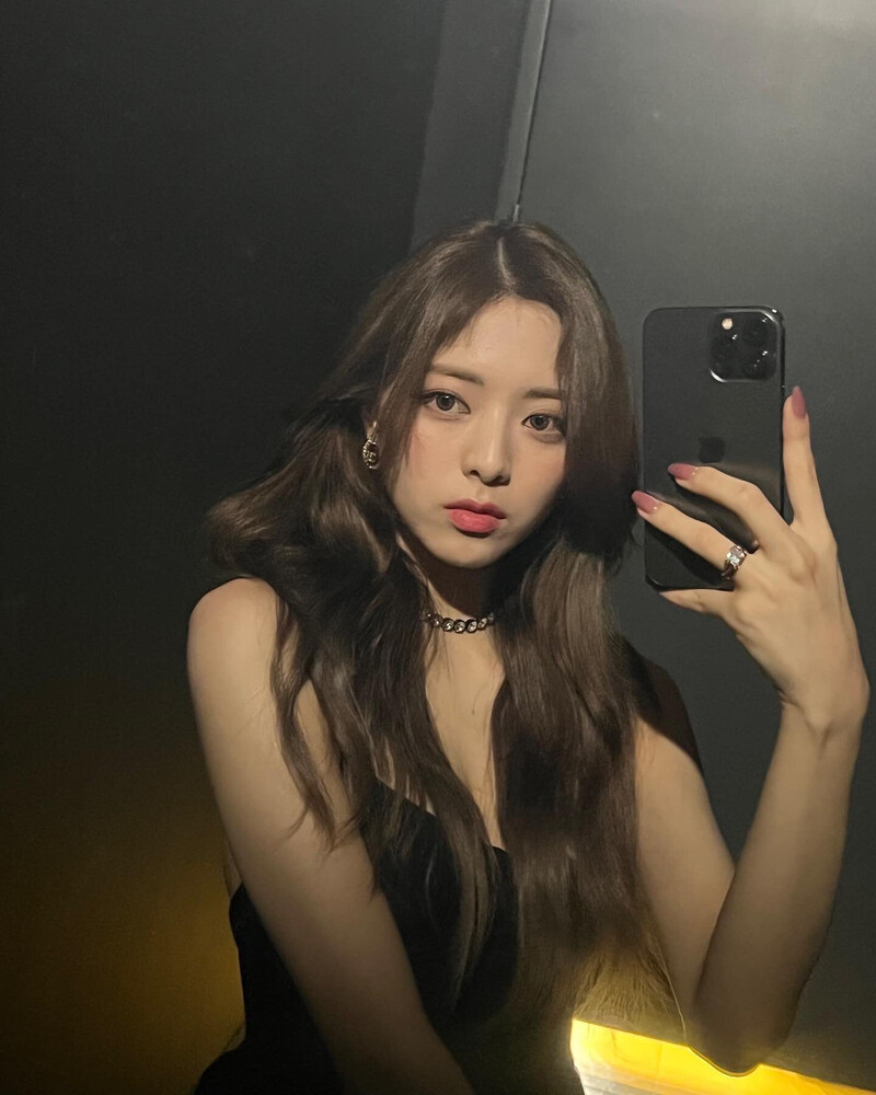 221014 ITZY Instagram Update - Yuna documents 7