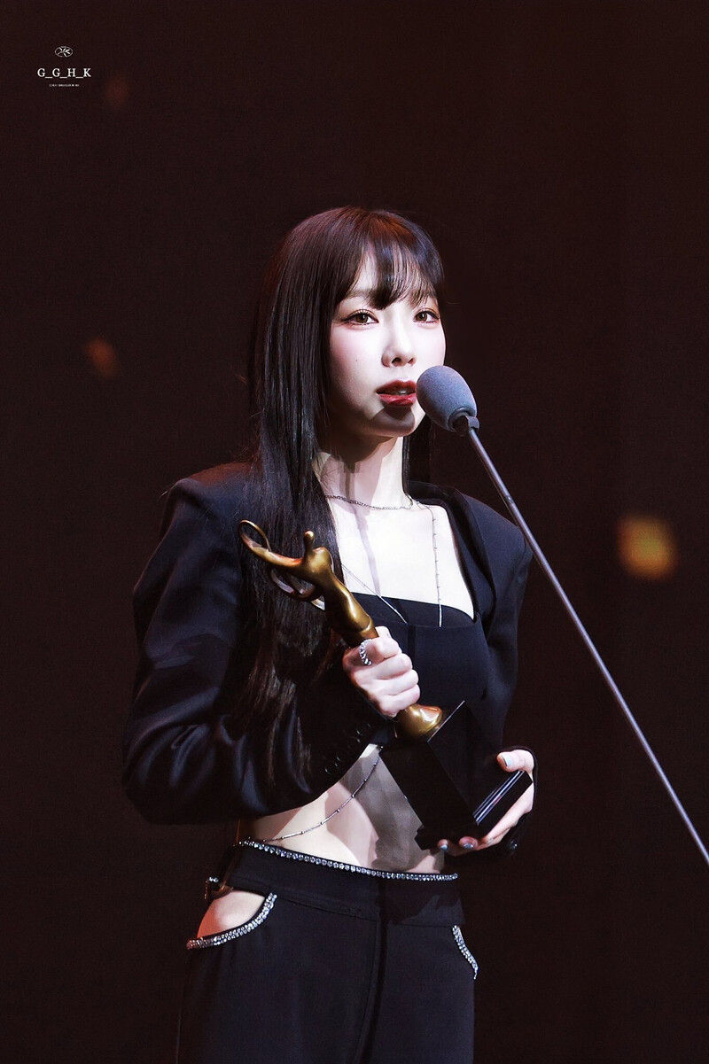 230119 Taeyeon - Seoul Music Awards 2023 documents 3