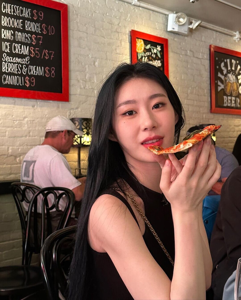 230624 - ITZY Chaeryeong Instagram Update documents 2