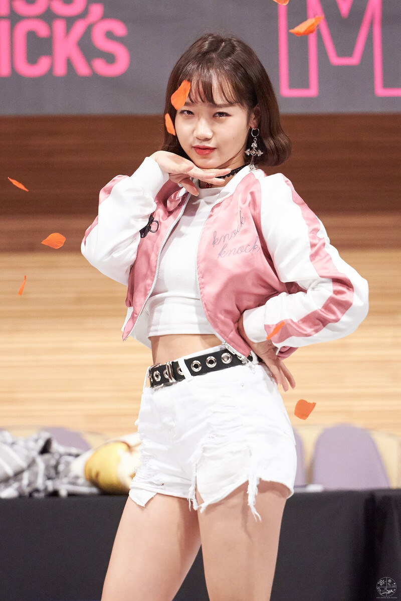 181117 Weki Meki Yoojung at 'KISS, KICKS' Bundang & Seocho Fansigns documents 1