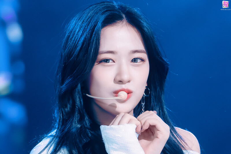 211212 IVE Yujin - "ELEVEN" at Inkigayo documents 5