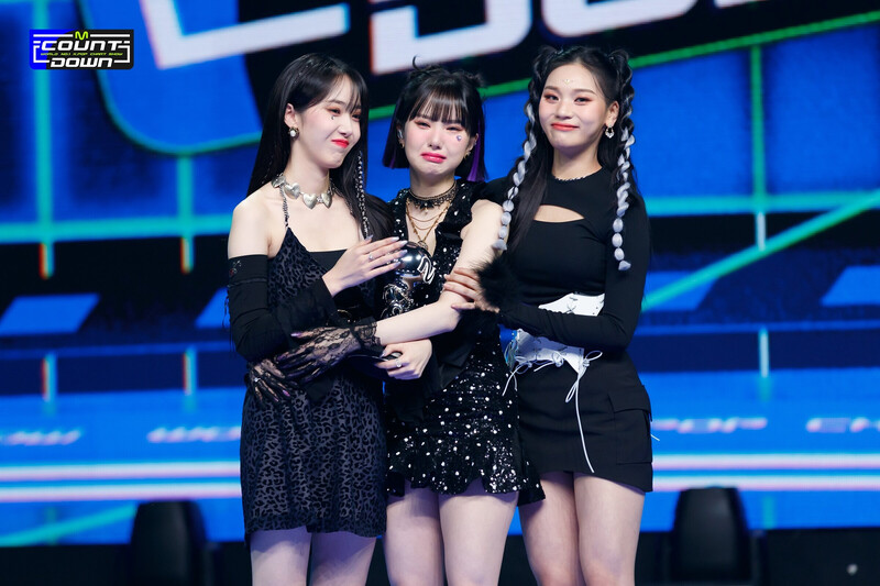 220217 VIVIZ - 'BOP BOP!' + Encore Stage at M Countdown documents 19