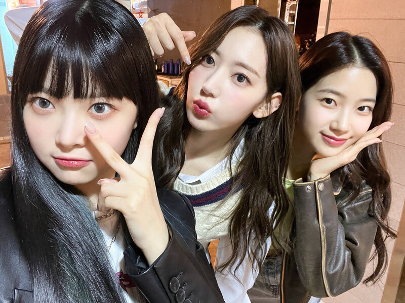 221112 LE SSERAFIM Twitter Update - Eunchae, Sakura, Kazuha | kpopping