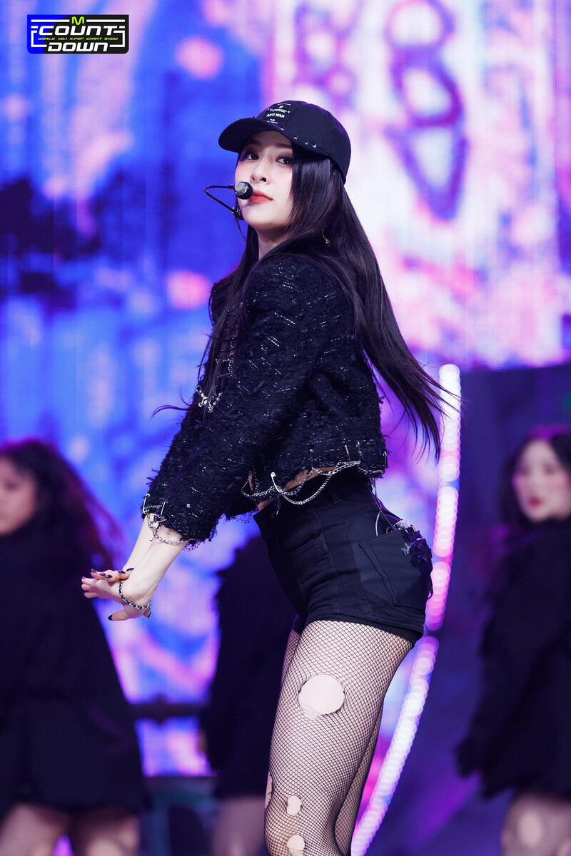 230530 Yunjin "Eve, Psyche, And The Bluebeardswife"  at M Countdown documents 3