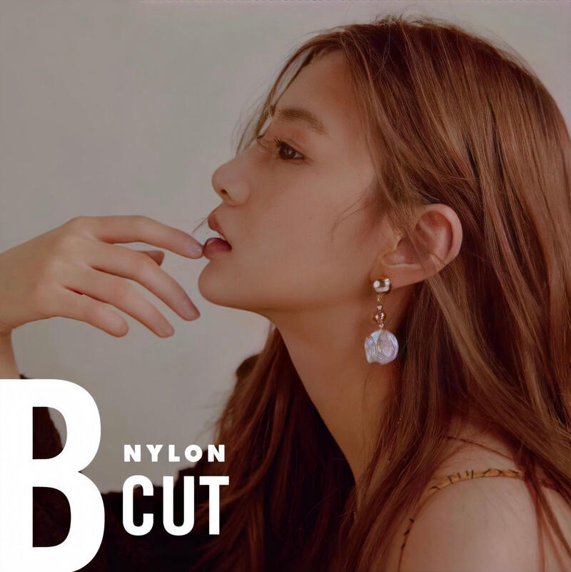 Apink's HAYOUNG for NYLON Magazine December 2018 Issue documents 4