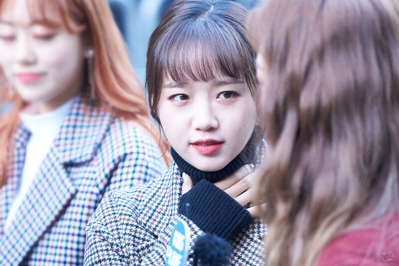 181102 Weki Meki Yoojung at Music Bank documents 3