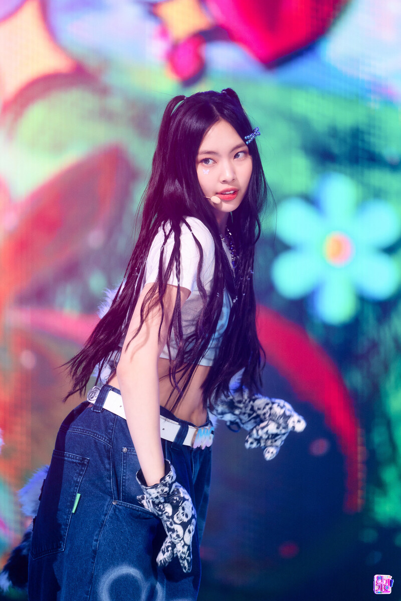 230129 NewJeans Hyein 'OMG' at Inkigayo documents 20