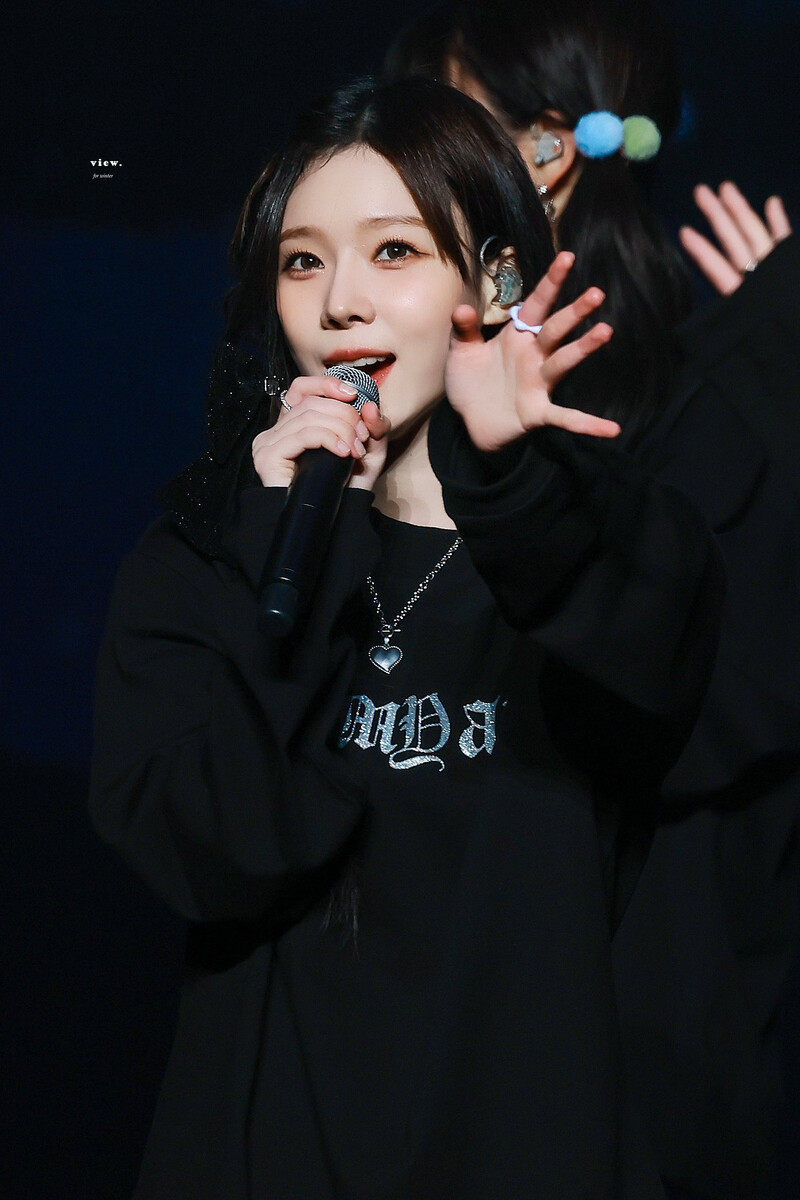 230226 aespa Winter - 1st Concert 'SYNK : HYPER LINE' at Seoul Day 2 documents 8