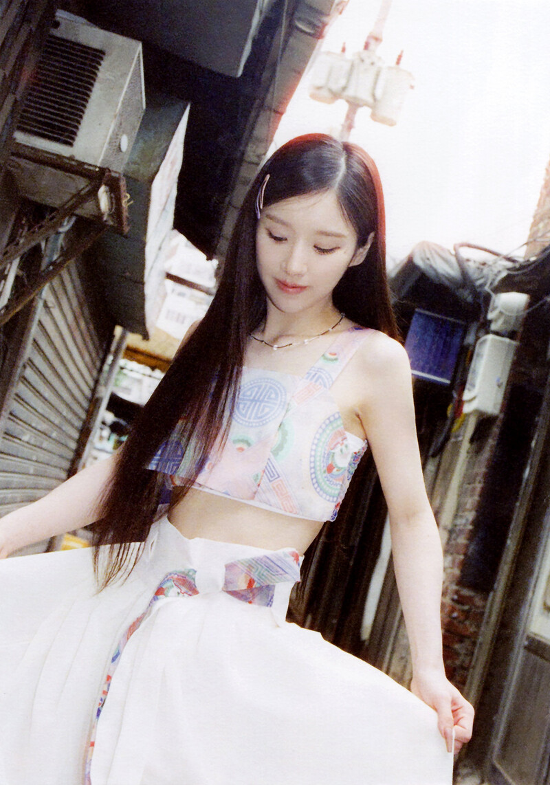 HEEJIN -  1st Mini Album "K" [SCANS] documents 5