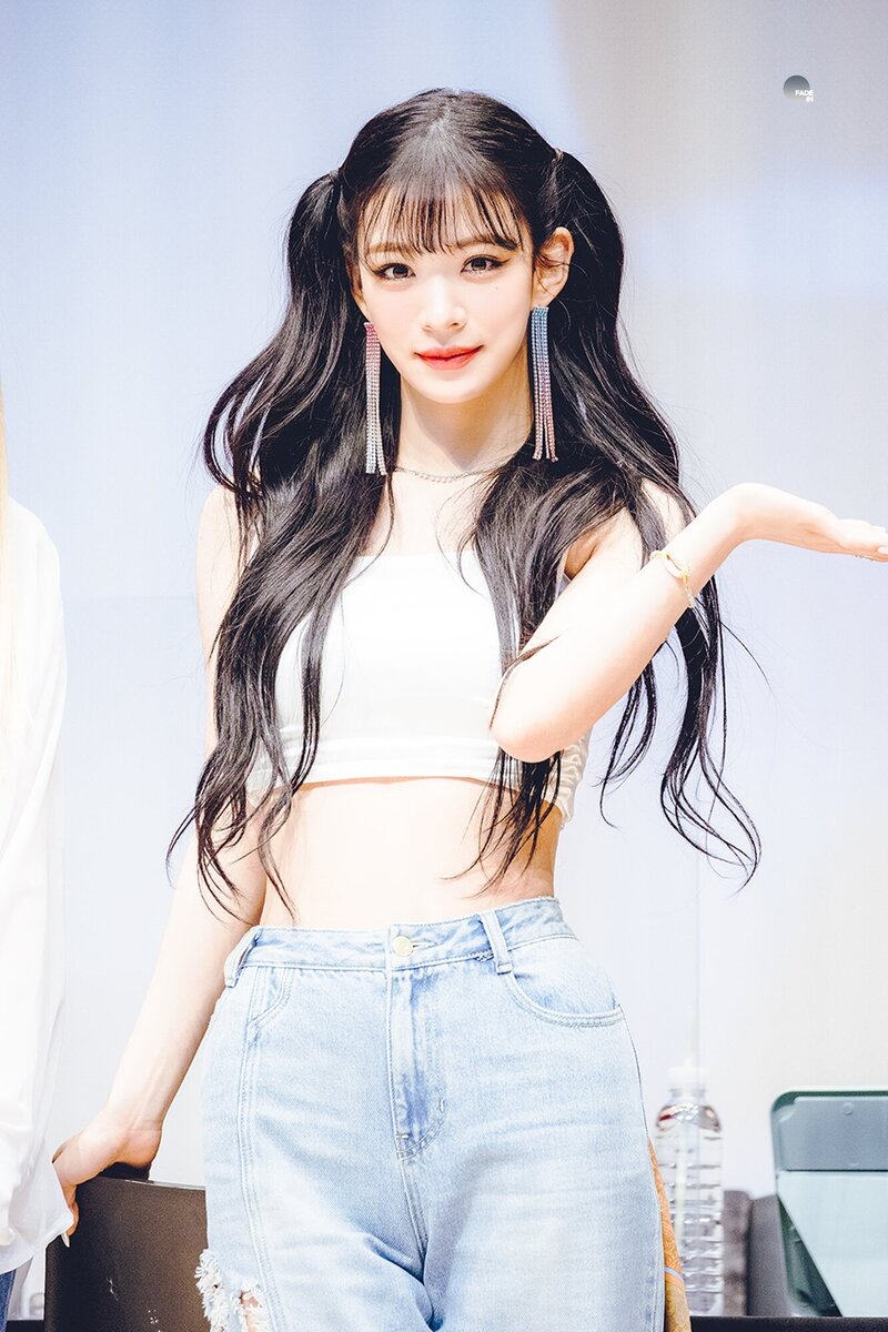 210523 fromis_9 Chaeyoung documents 4