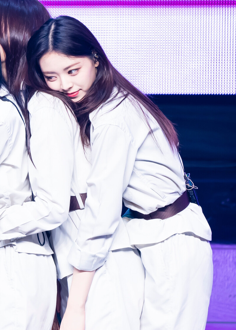 220409 ITZY 1st Fanmeeting - Yuna documents 10