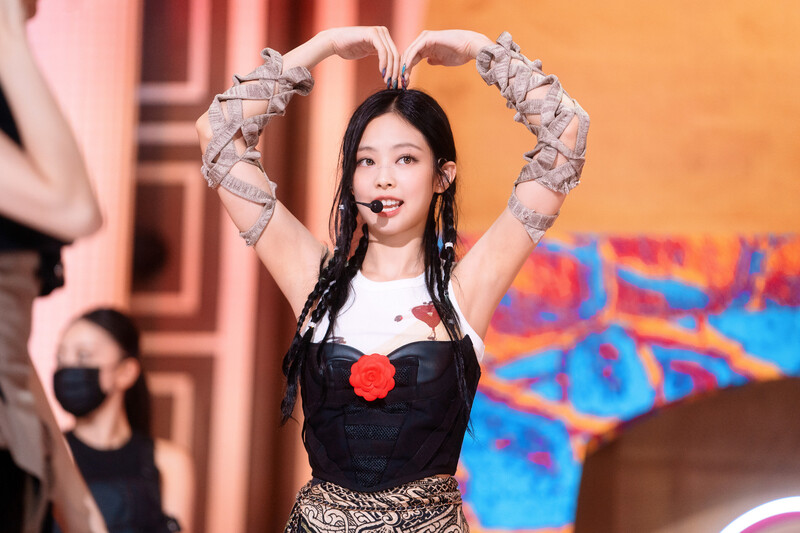 220828 BLACKPINK Jennie - 'Pink Venom' at Inkigayo documents 10