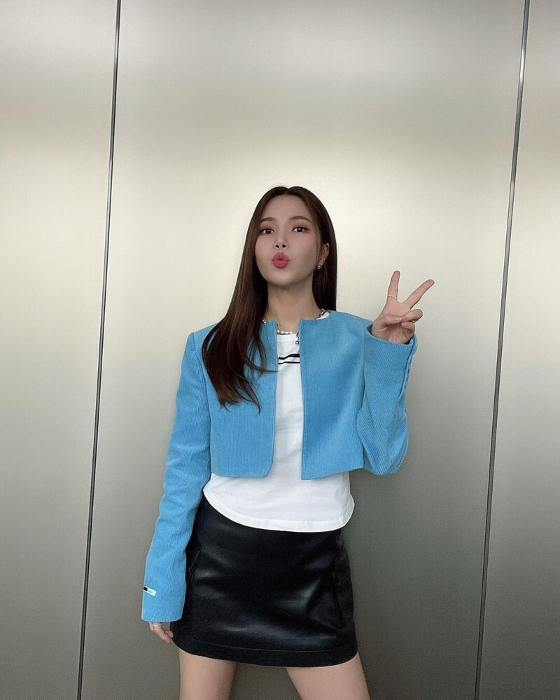 230119 MAMAMOO Solar Instagram Update documents 3