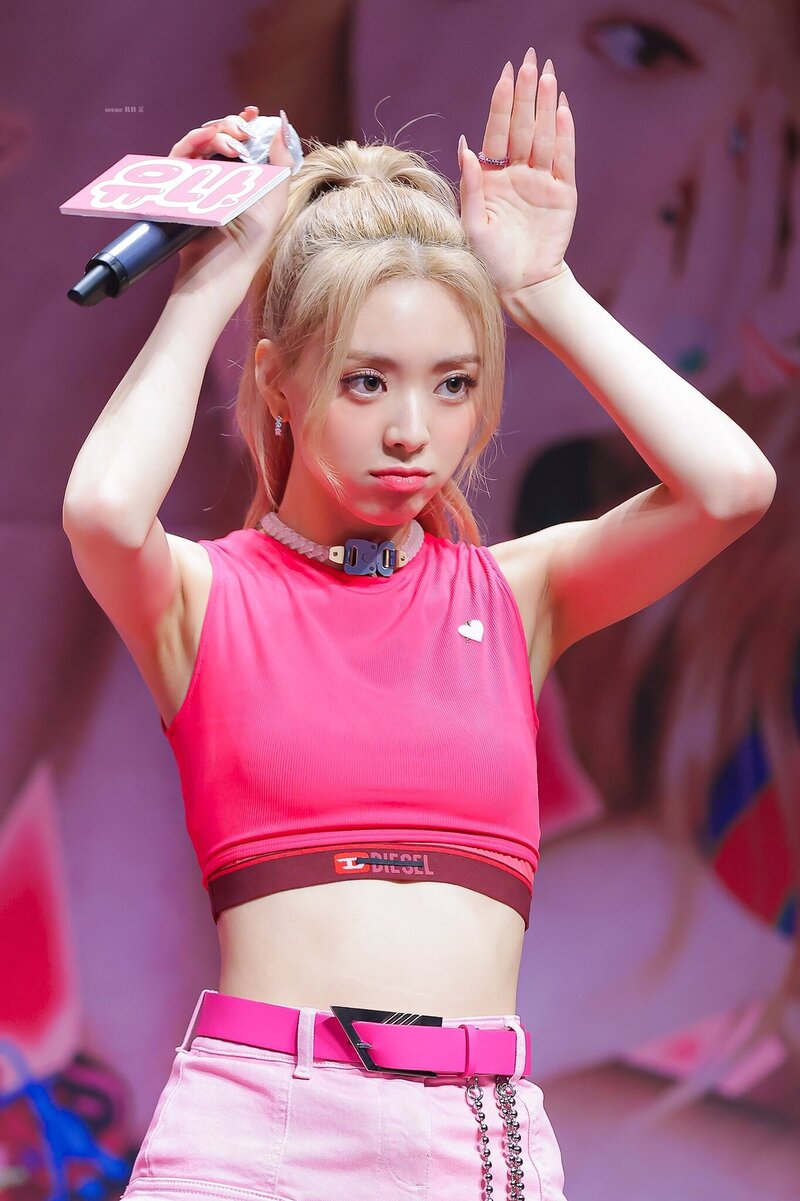 220723 ITZY Yuna - Fansign Event documents 10