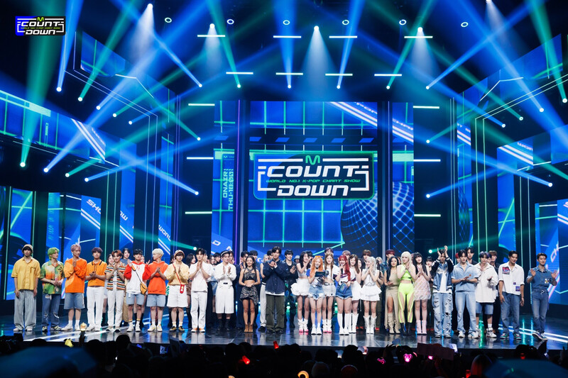 230824 STAYC Sieun & Isa - Special MCs at M COUNTDOWN documents 25