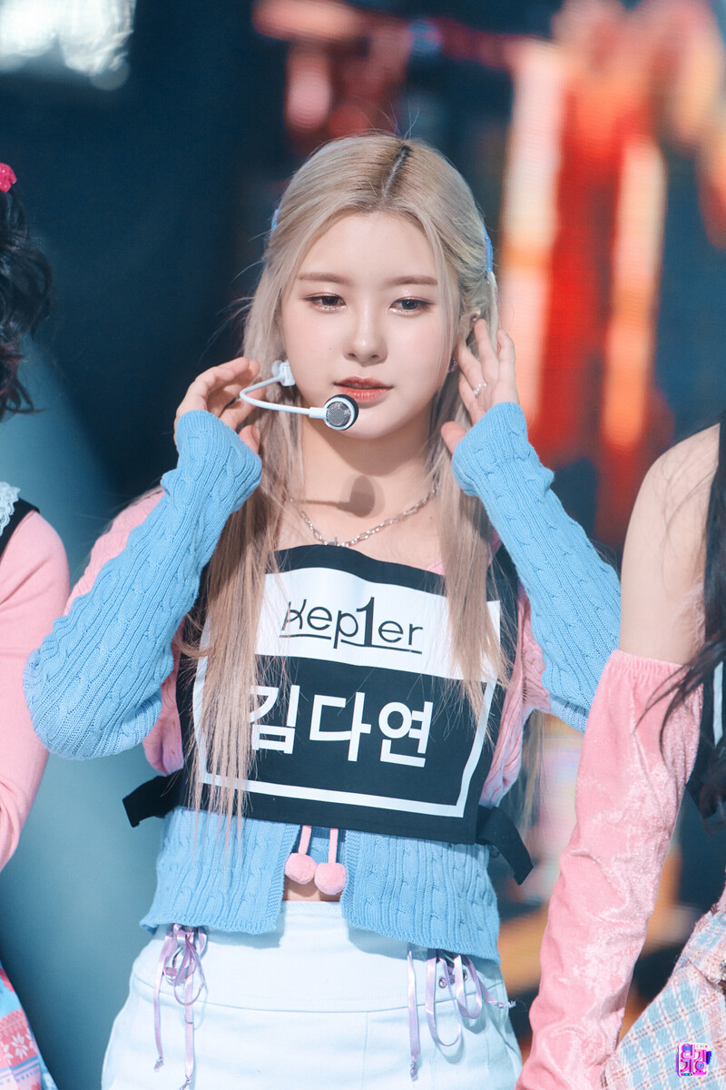 220123 Kep1er Dayeon - 'WA DA DA' at Inkigayo documents 14