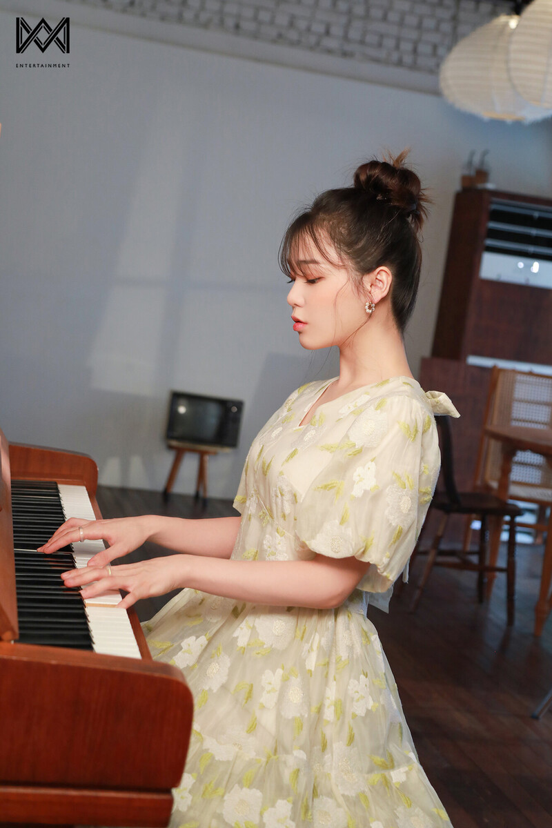 221007 WM Naver Post - OH MY GIRL Sunghee 'Big Issue' Photoshoot documents 9