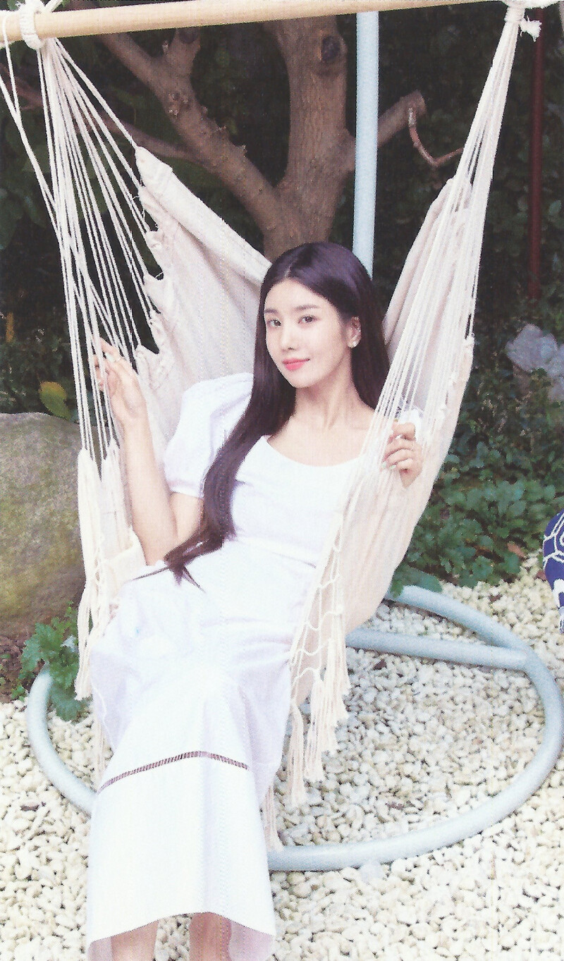 Kwon Eunbi 2022 Season's Greetings (Scans) documents 18