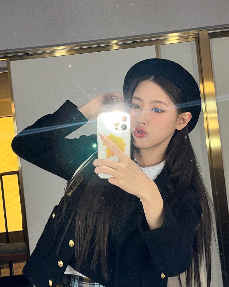 211116 (G)I-DLE Miyeon Instagram Update documents 6