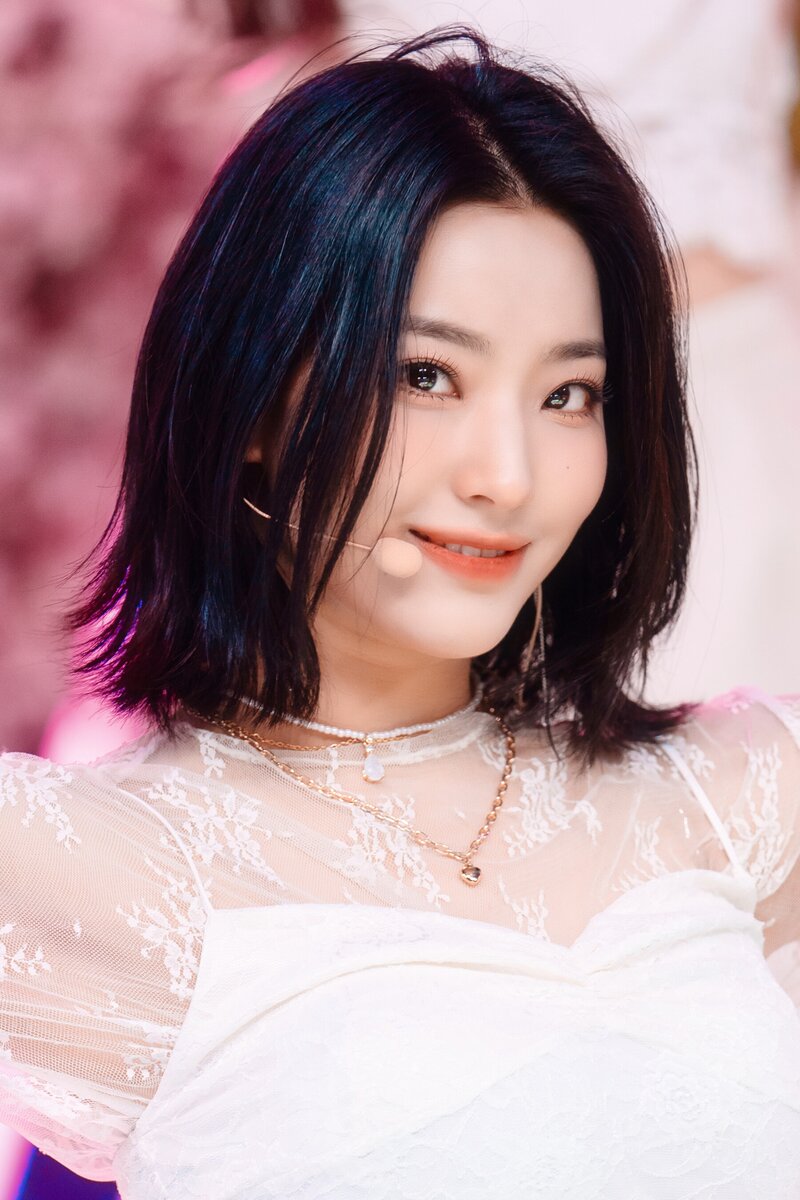 220123 fromis_9 Saerom - 'DM' at Inkigayo documents 6
