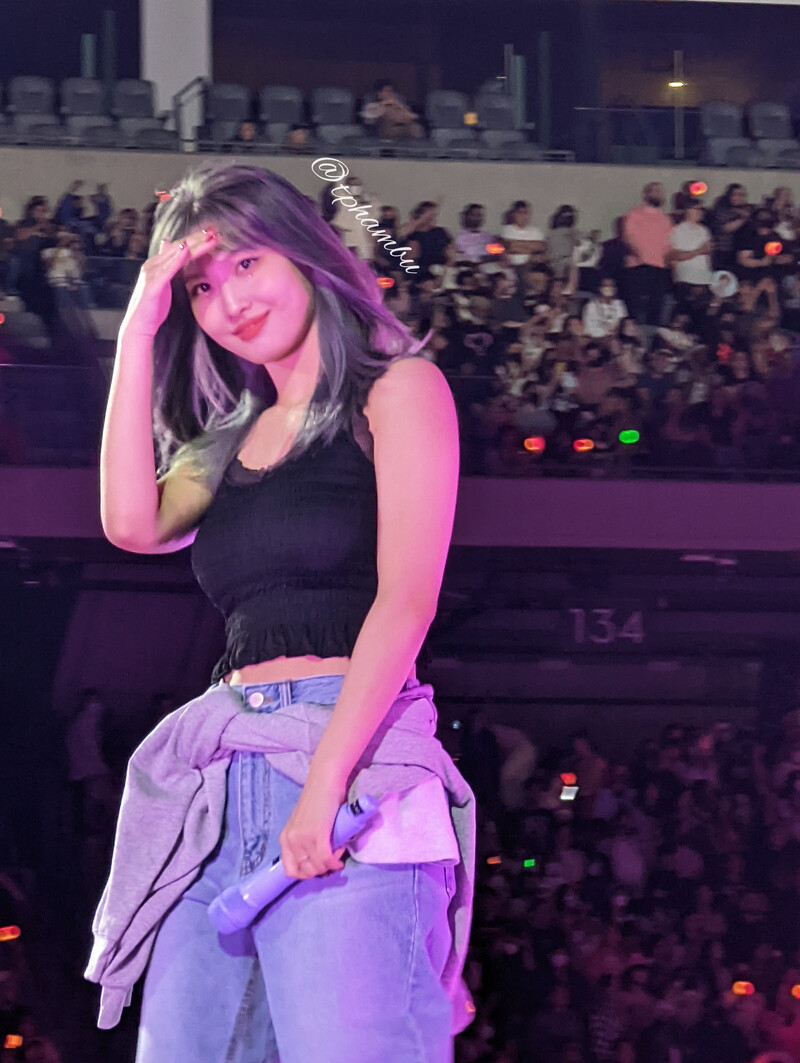 220215 TWICE Momo - 4th World Tour 'III' in Inglewood Day 1 documents 1