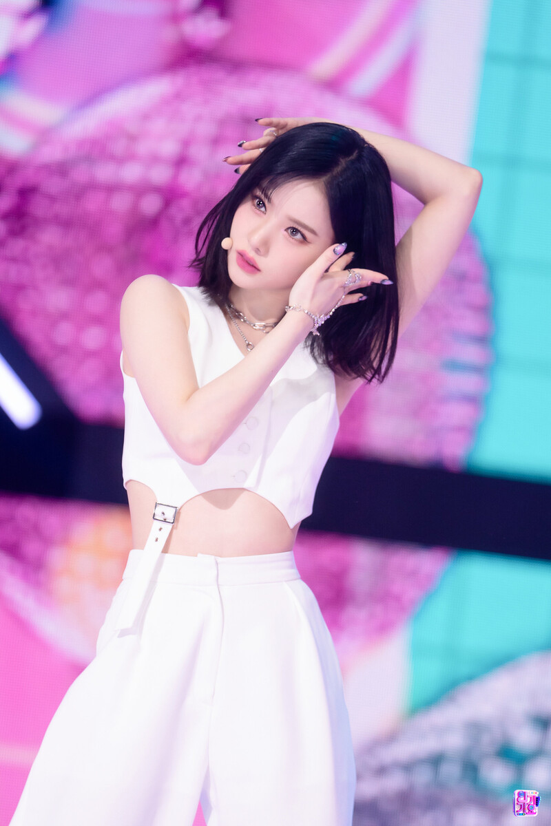 230212 VIVIZ Eunha 'PULL UP' at Inkigayo documents 5