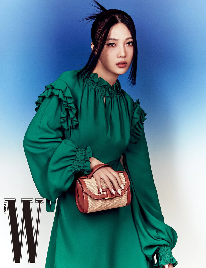 Red Velvet's Joy for W Korea Magazine April 2021 Issue documents 6