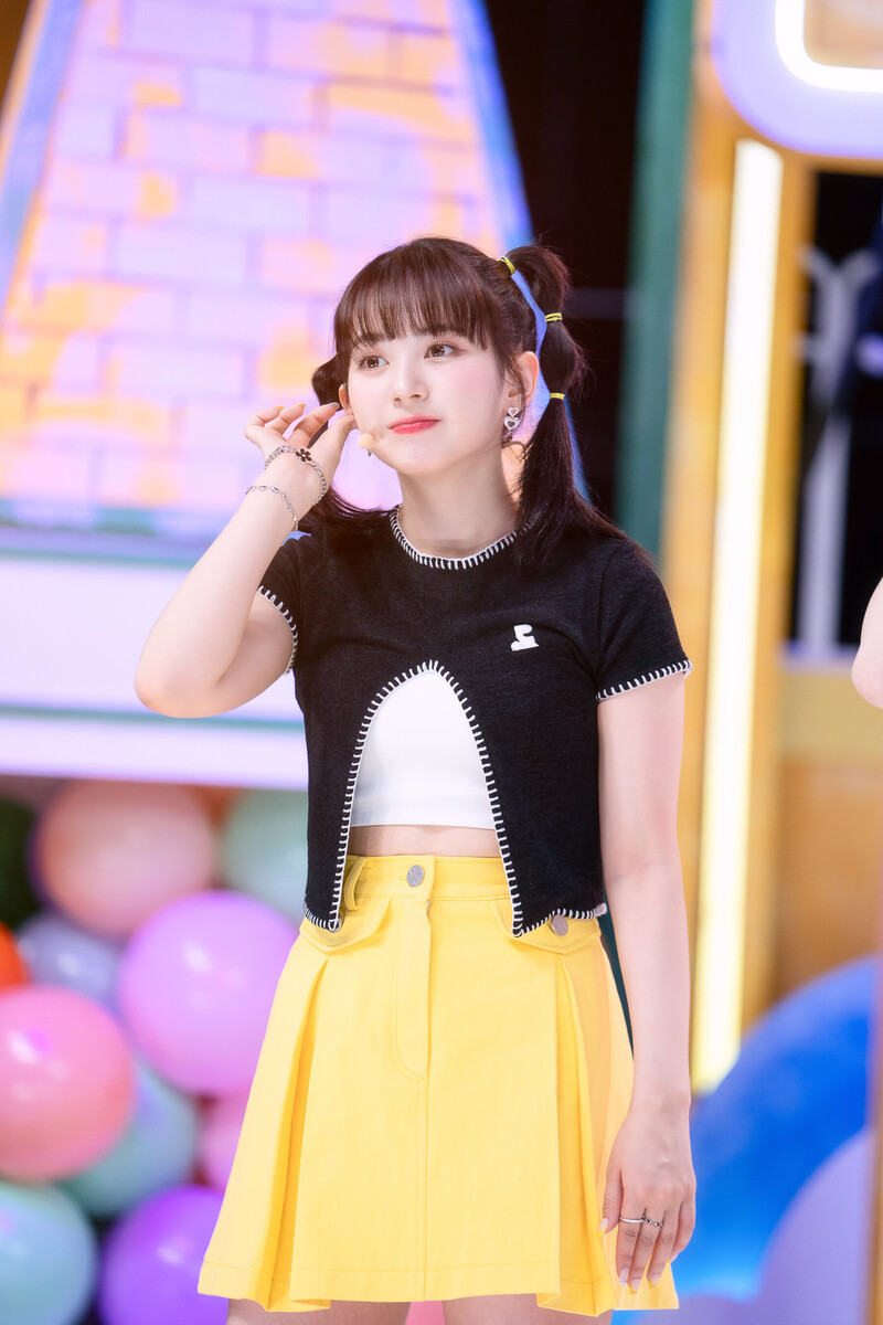 220703 Kep1er Mashiro 'Up!' at Inkigayo documents 18