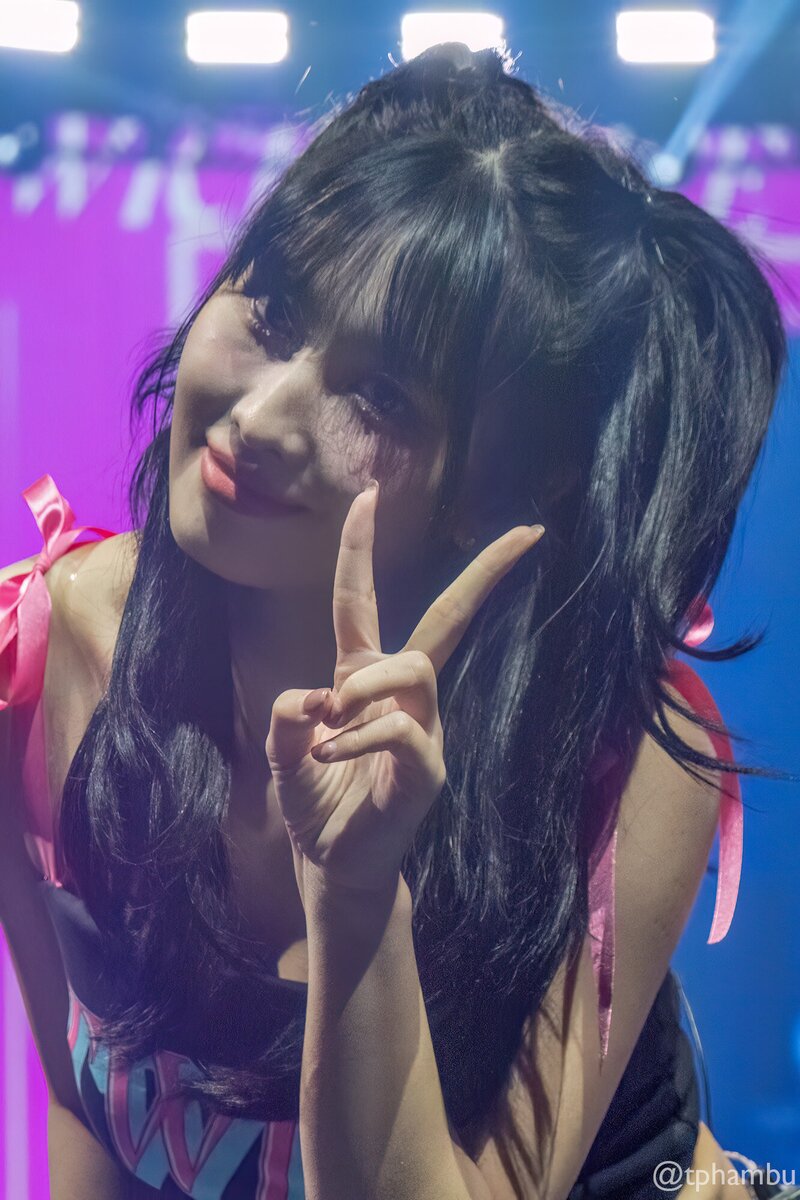 230612 TWICE Momo READY TO BE : 5TH WORLD TOUR at Oakland Arena Day 1 documents 1