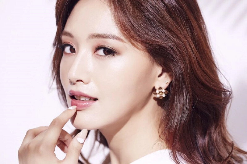 Rainbow's Jaekyung for Missha documents 1