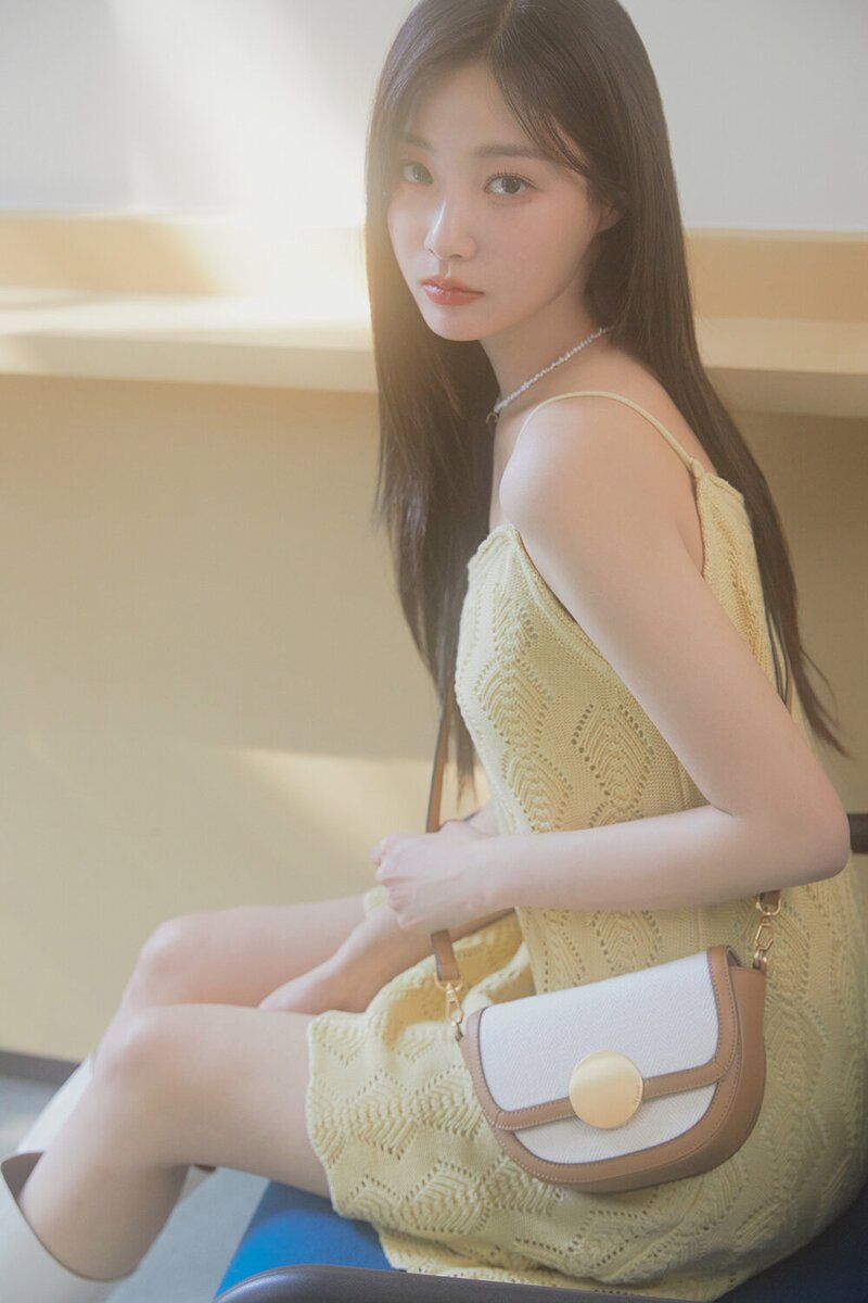 Yeonwoo for Oryany 2023 Pre-Summer Pictorial documents 3