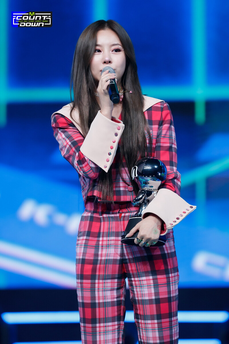 220127 Whee In - 'Make Me Happy' at M COUNTDOWN documents 6