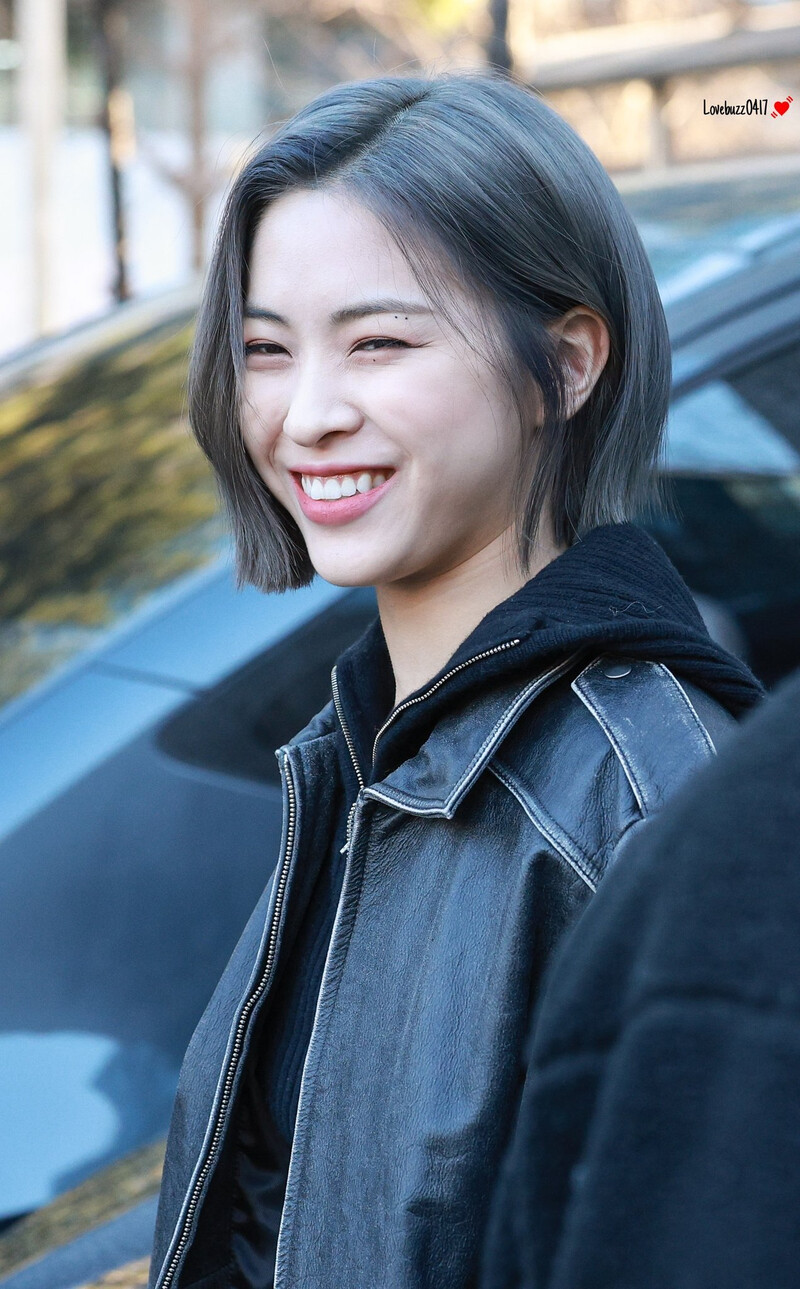 221202 ITZY Ryujin - Music Bank Commute documents 1