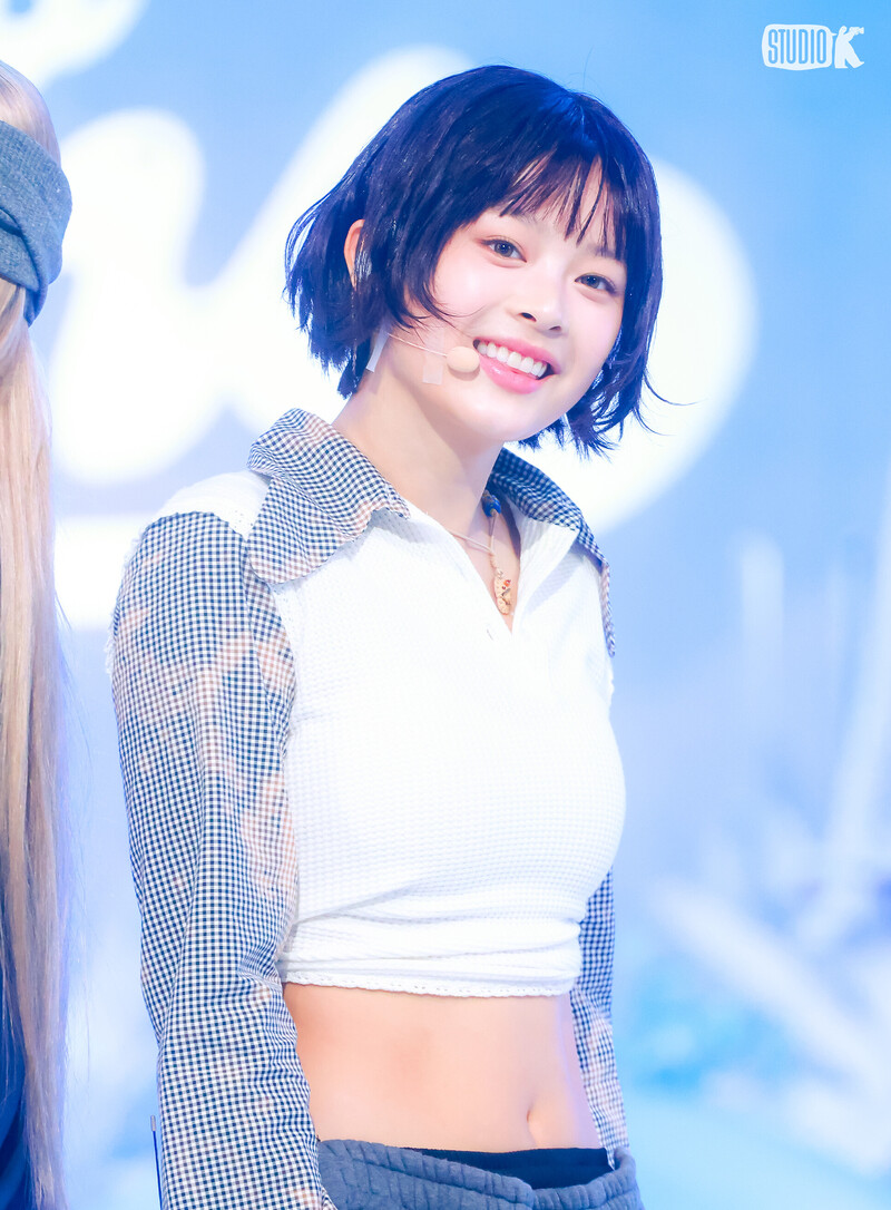 240524 New Jeans Hanni - 'How Sweet' at Music Bank documents 9