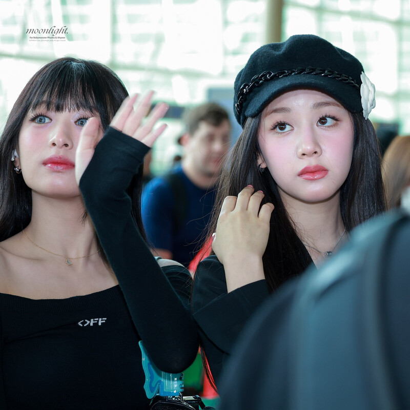 240719 Pharita & Ahyeon at Incheon International Airport documents 3