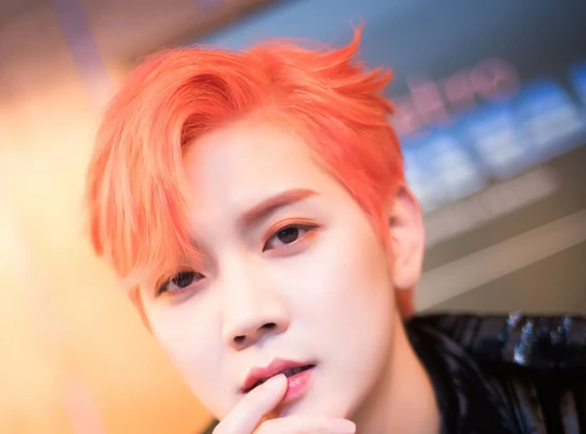 Nuest Ren Love Me Music Video Shooting By Naver X Dispatch Kpopping 