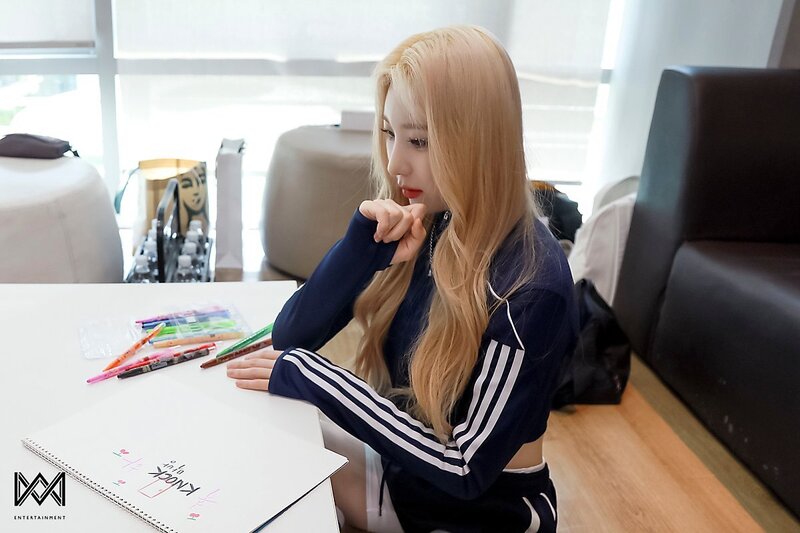 230603 WM Naver - Lee Chae Yeon 'KNOCK' Promotion Activities Behind documents 17