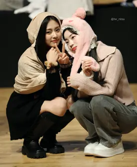 241216 TWICE Dahyun & Tzuyu - Music Korea Fansign