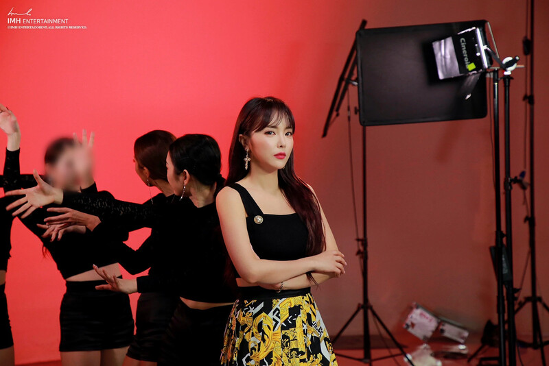 200522 IMH Entertainment Naver Update - Hong Jin Young's "Love Is Like A Petal" Relay Dance Behind documents 5