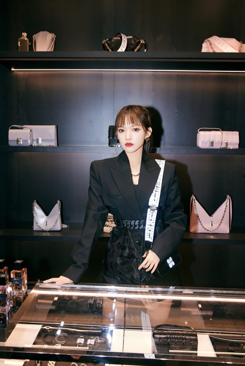 211119 Cheng Xiao Weibo Studio - Givenchy Brand Event documents 3